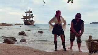 Octokuro La Pirata se encuentra con un soldado y termina follando
